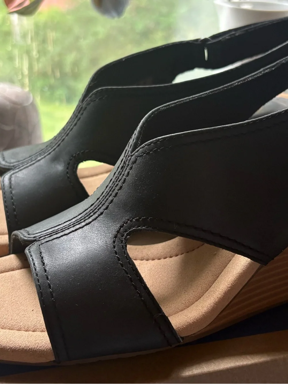 NIB Clarks Kyarra Aster Black Leather Wedge Sandals Size 9 Comfort